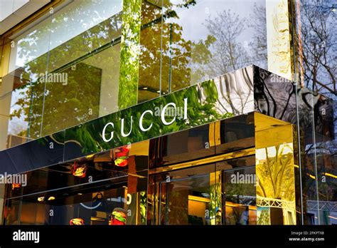 negozio di gucci dusseldorf|Breuninger Gucci Corner .